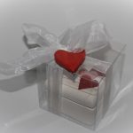 Scatola in ceramica decorata con cuori